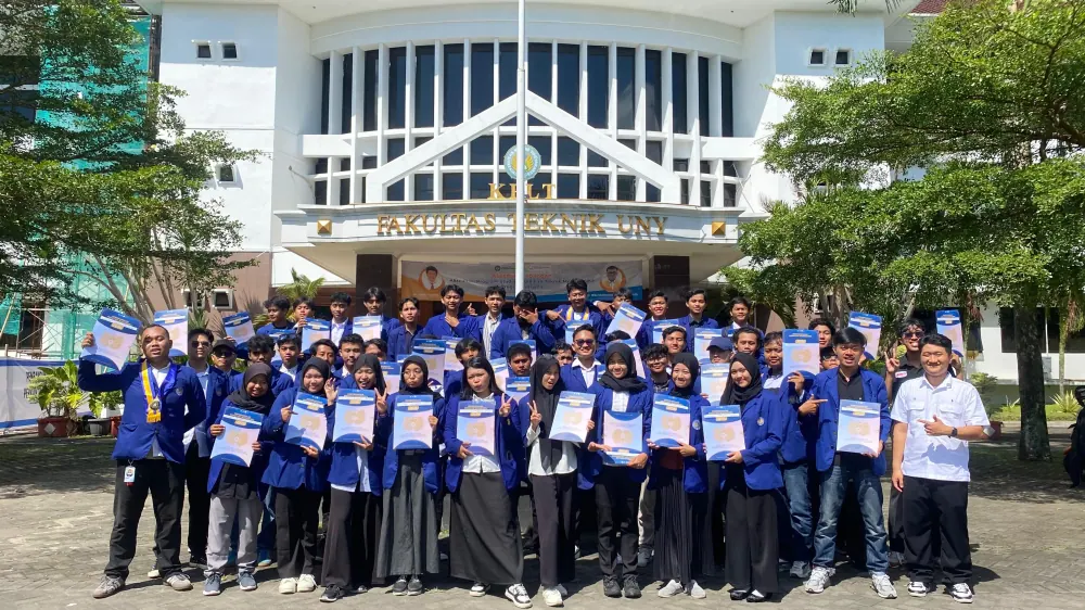 Robotika UNY pada peringatan Hardiknas